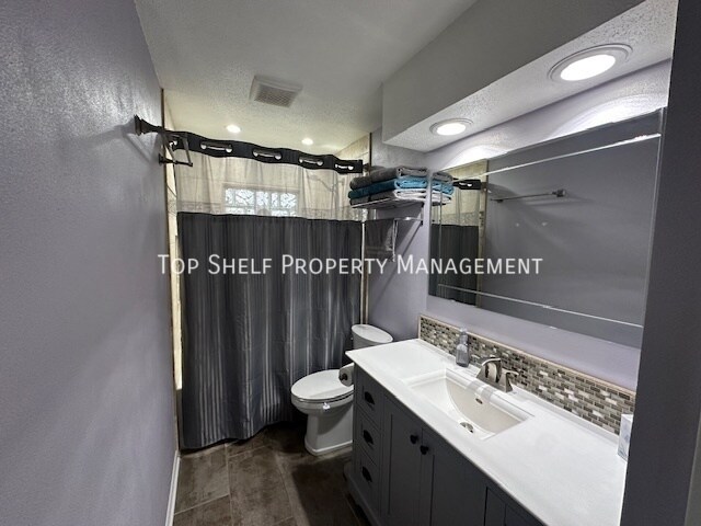 Building Photo - 407 S Clark Ave