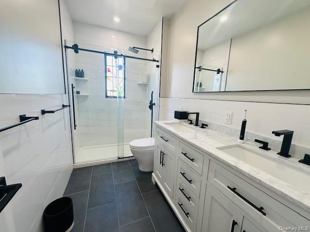 Building Photo - 81-22 77th Ave