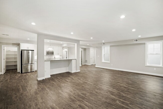 Building Photo - 517 Great Falls St