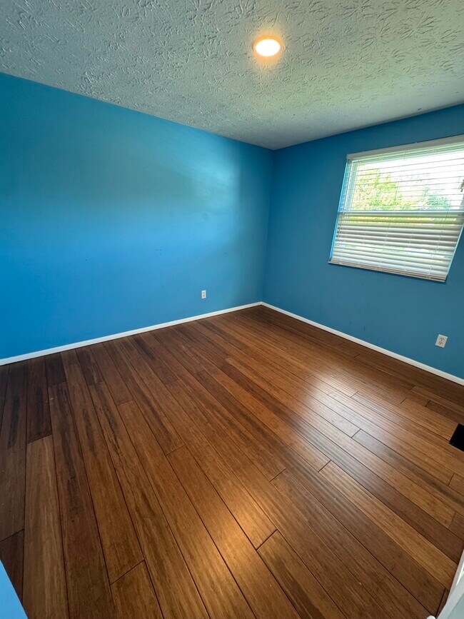 Building Photo - 6911 Sequoia Ct