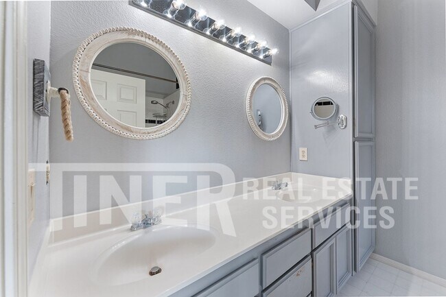 Building Photo - 1218 Chablis Cir