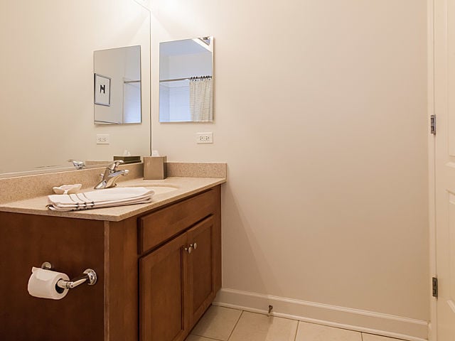 Building Photo - 450 E Waterside Dr