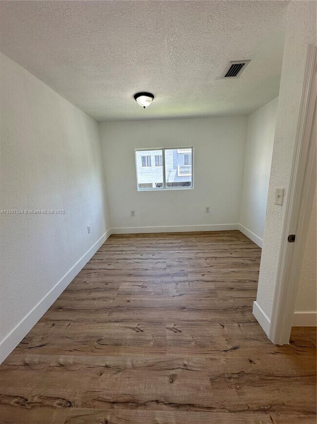 Building Photo - 3123 NW 22nd Ct