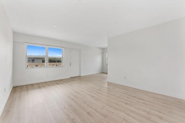 Building Photo - 71 Fanshaw B