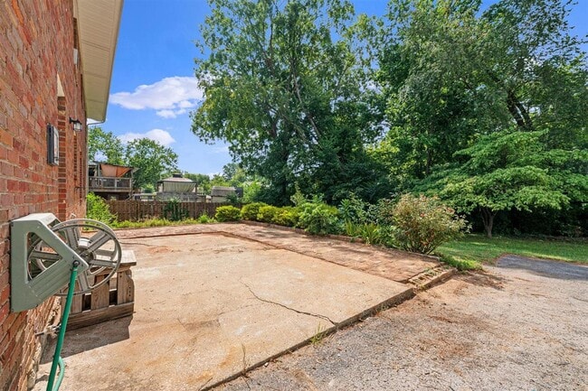 Building Photo - 725 Temple Ct