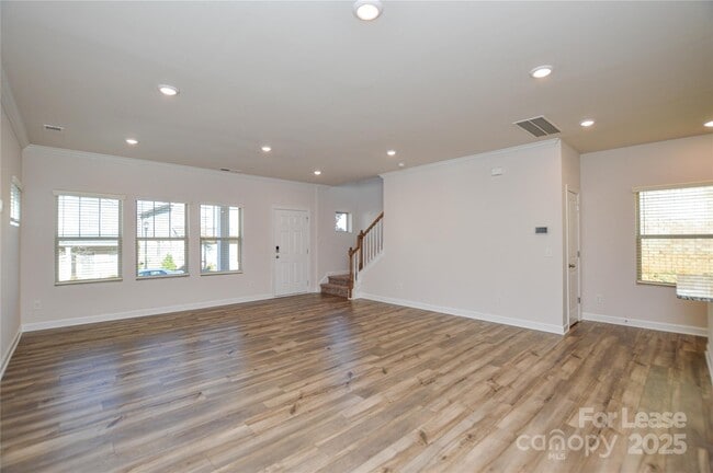 Building Photo - 3215 Lisburn St