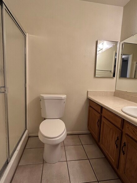 Building Photo - 807 W Nopal Pl