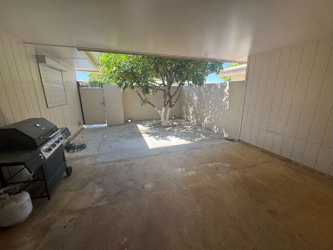 Building Photo - 16639 N 103rd Ave
