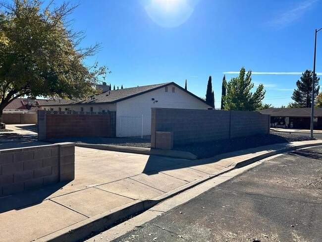 Building Photo - Gorgeous Santa Clara Home with Stunning Ki...