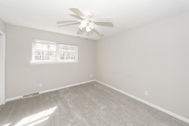 Building Photo - 1305 Mathis Ferry Rd