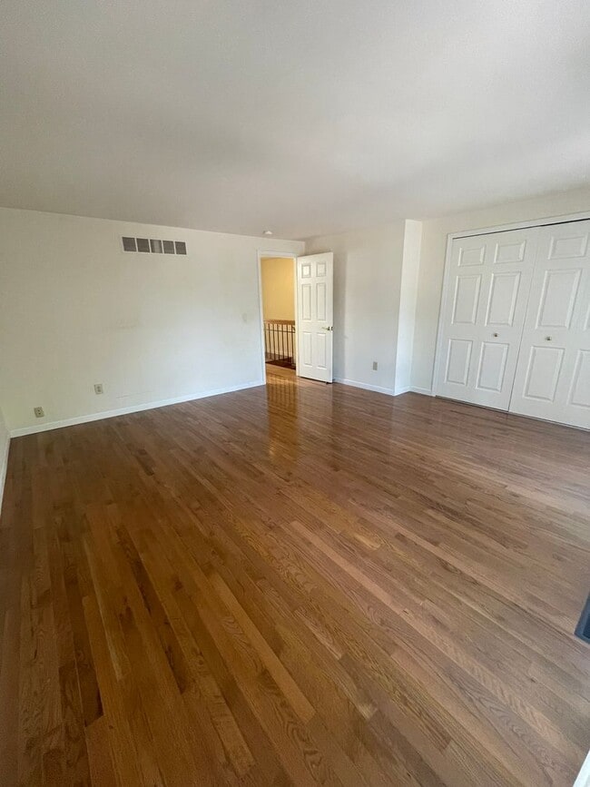 Building Photo - Updated End-Unit Condo in Earhart Village – Prime Location!