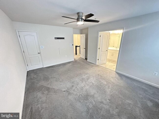 Building Photo - 5331 Greenwich Cir