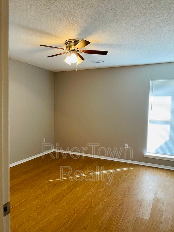 Building Photo - 6390 Sandhurst Rd