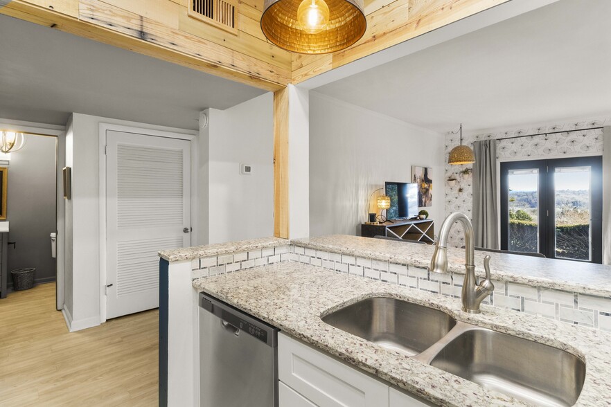 Kitchen - 5709 Lyons View Pike
