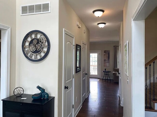 Building Photo - 108 Carriage Hills Ln