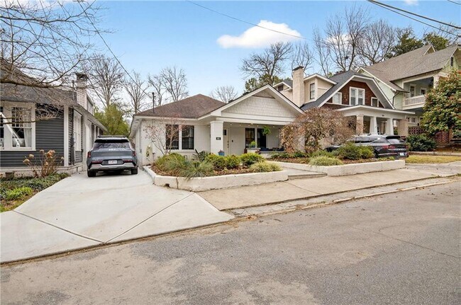 Building Photo - 865 Monroe Cir NE