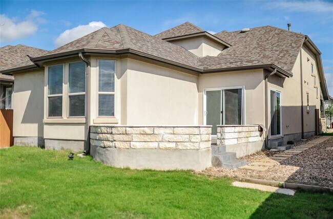 Building Photo - 112 Rosebush Dr