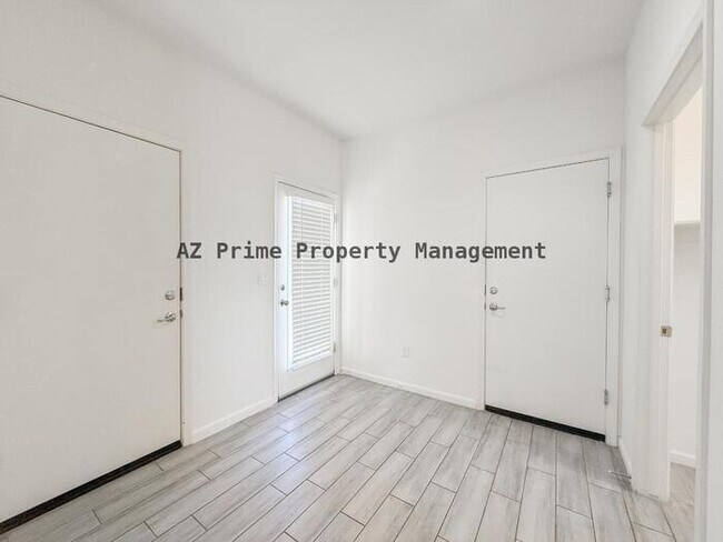 Building Photo - 1741 W Pollack St