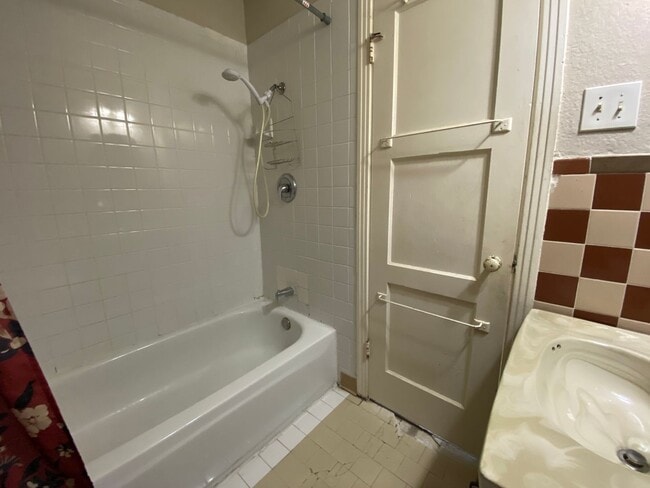 Building Photo - SEPTEMBER  HALF OFF First Month Rent
