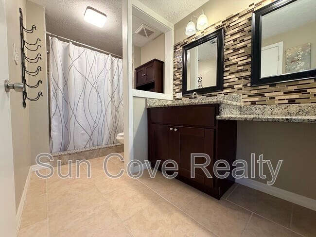 Building Photo - 4017 Paddlewheel Dr