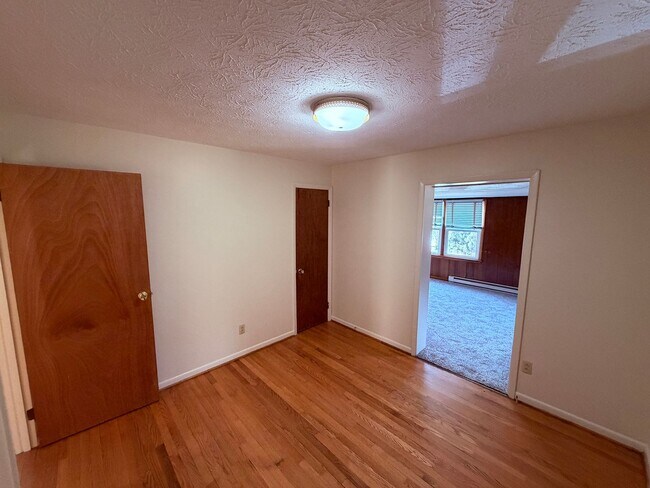 Building Photo - Charming Country Home with Spacious Yard & Mountain Views – Singers Glen, VA