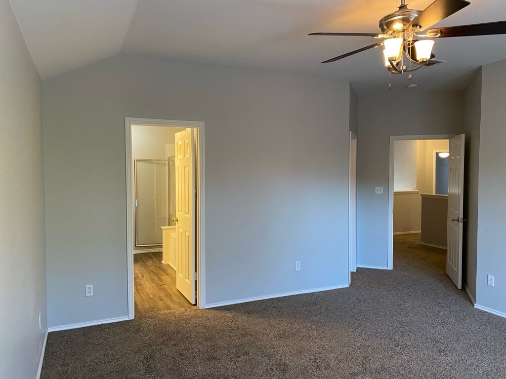 Building Photo - 2326 Clover Ridge Dr