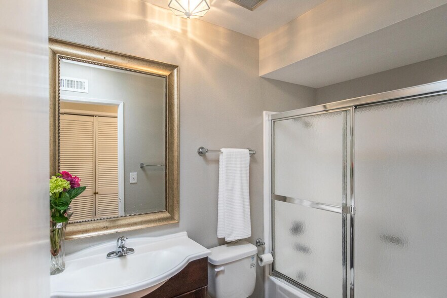 Building Photo - 3709 Summershore Ln