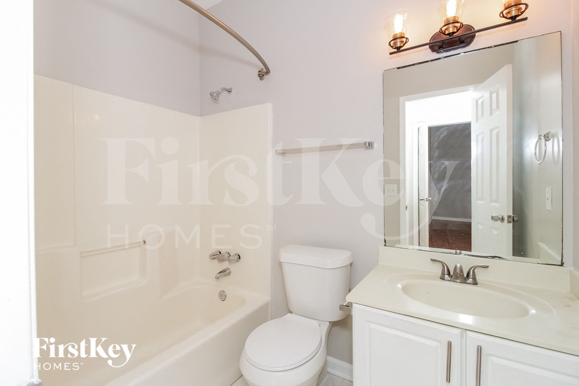 Building Photo - 224 Tennis Ct Ln