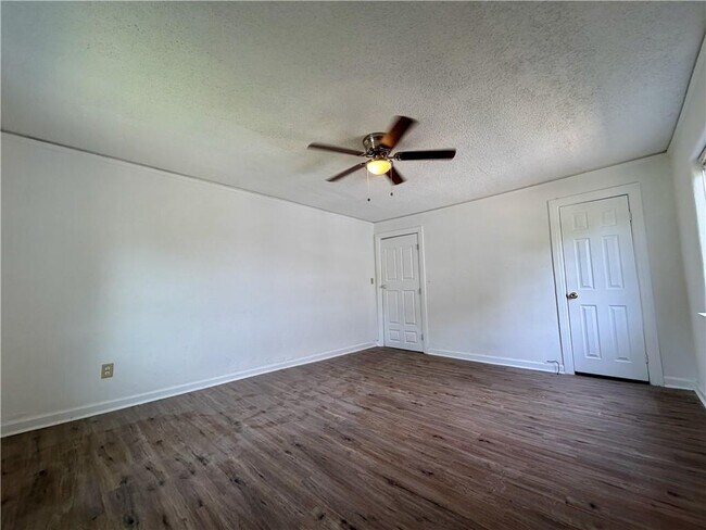 Building Photo - 1070 Ollie Cir NW