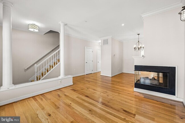 Building Photo - 211 W Hill St