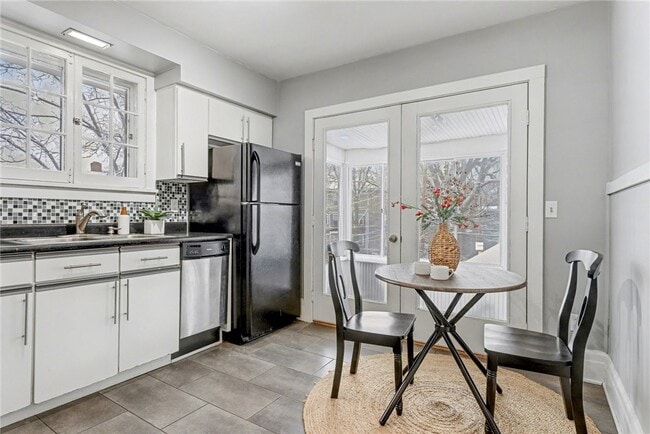 Building Photo - 30 Shepard St