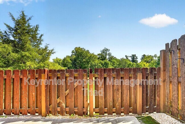 Building Photo - 3779 Shadow Ridge Dr