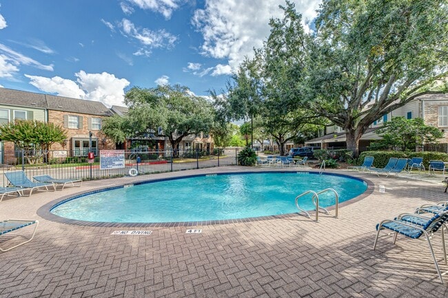 Building Photo - 7547 Brompton St