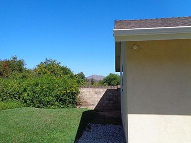 Building Photo - 1131 Knollwood Dr
