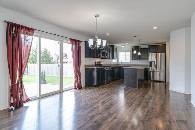 Building Photo - 202 Minuet Cir