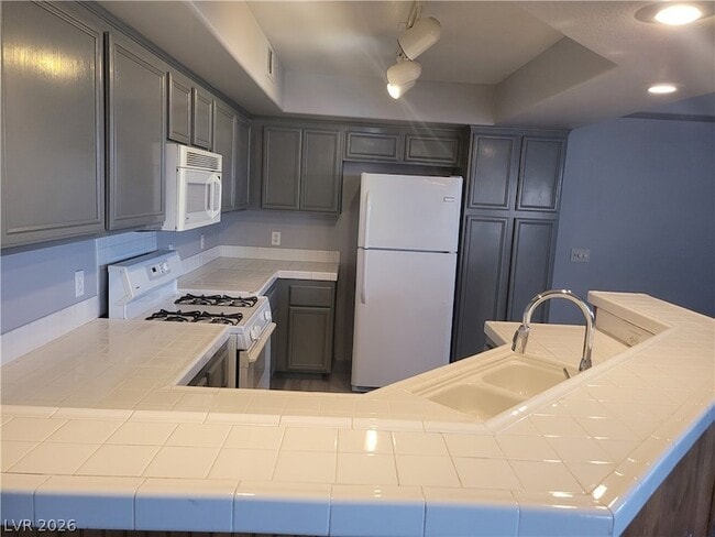 Building Photo - 6917 Cobre Azul Ave