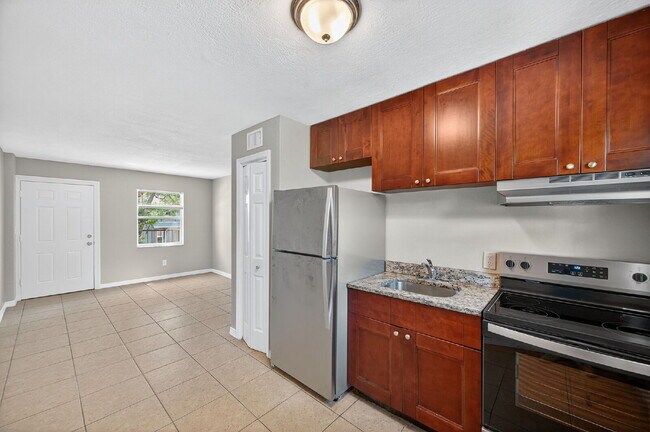 Building Photo - Updated 2 bedroom St. Pete Apartment with Modern Finishes, Private Porch & Utilities Included