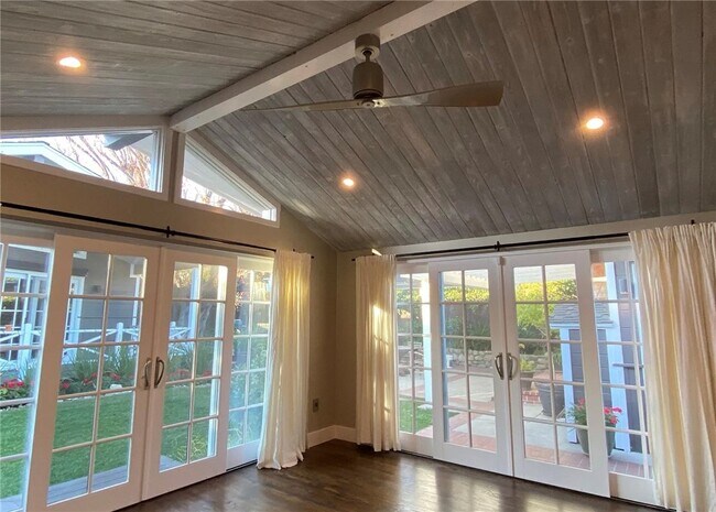 Building Photo - 349 Norumbega Dr
