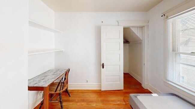 Building Photo - 717 Dewey-717DEW