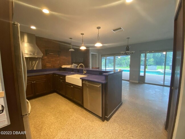 Building Photo - 1 Arrowhead Dr