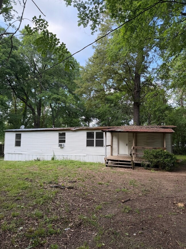 Building Photo - 10 Lakeview Dr