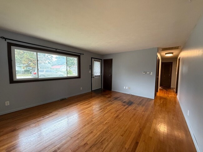 Building Photo - 417 W Abraham St
