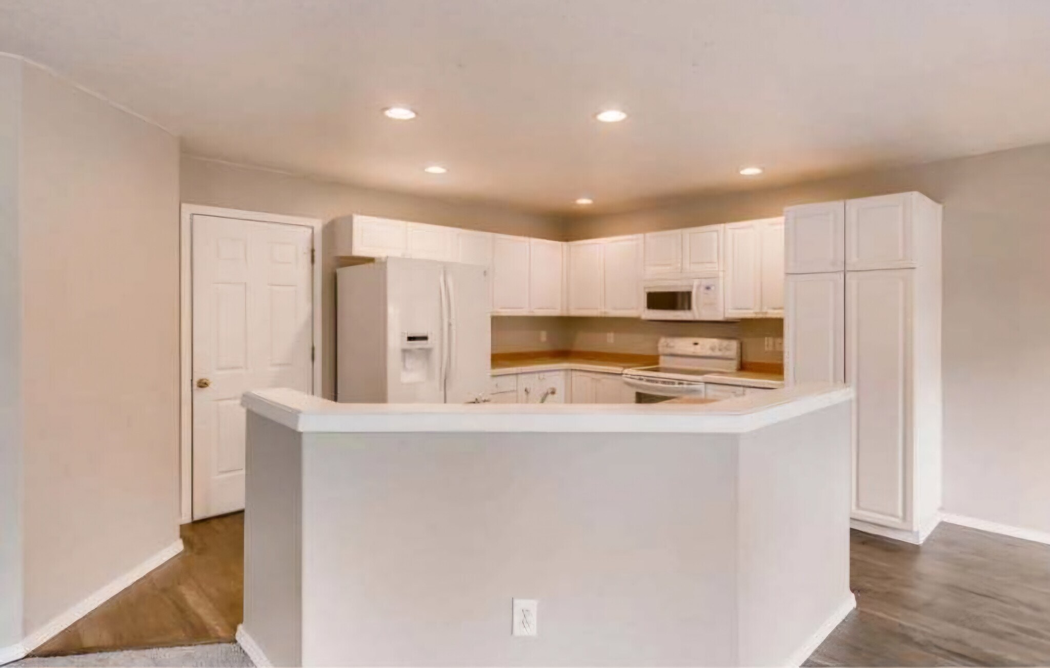 Building Photo - 5143 NE Schoeler Cir