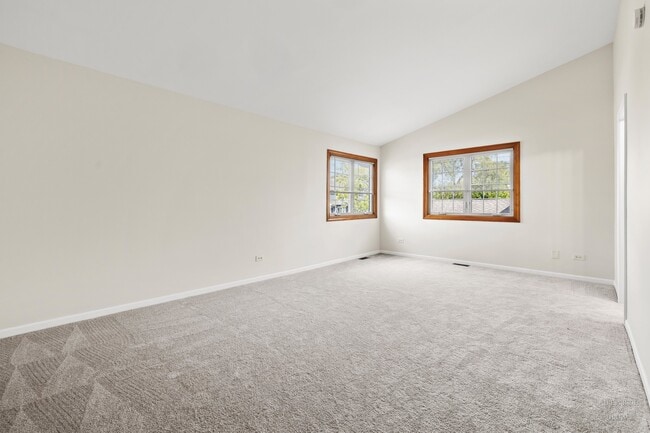 Building Photo - 615 W Parkside Dr
