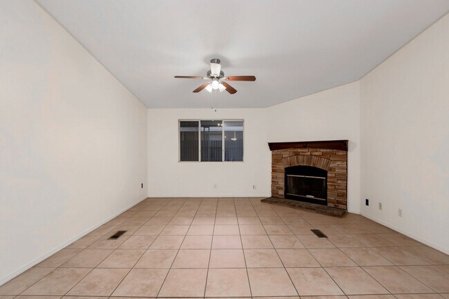 Building Photo - 13507 W Stella Ln