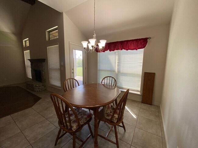 Building Photo - 3 bedroom, 2 bath in Coweta Schools!