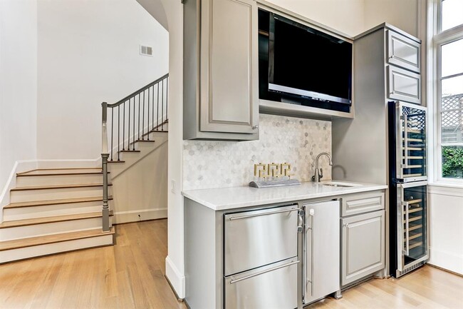 Building Photo - 1104 Mosaico Ln