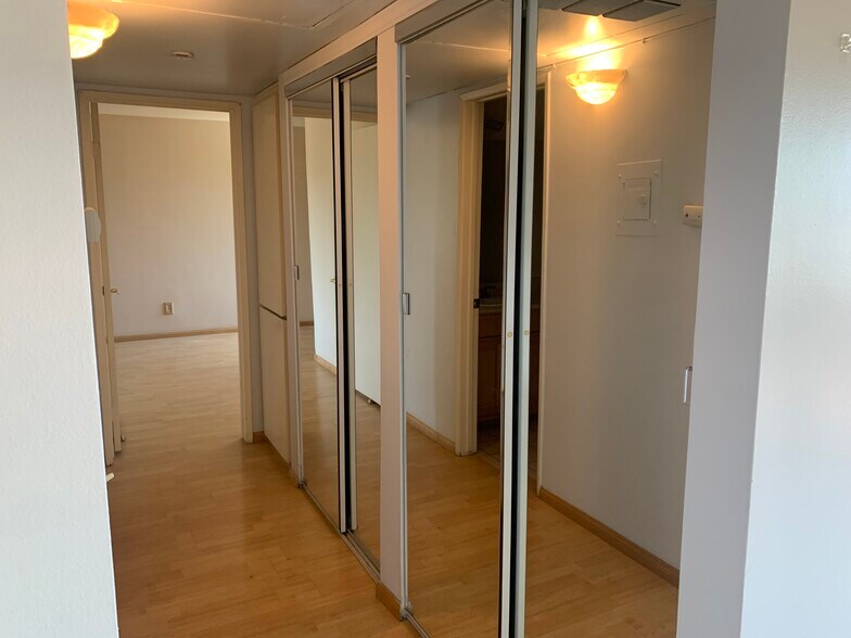 Hallway / Closets - 1422 Rock Glen Ave