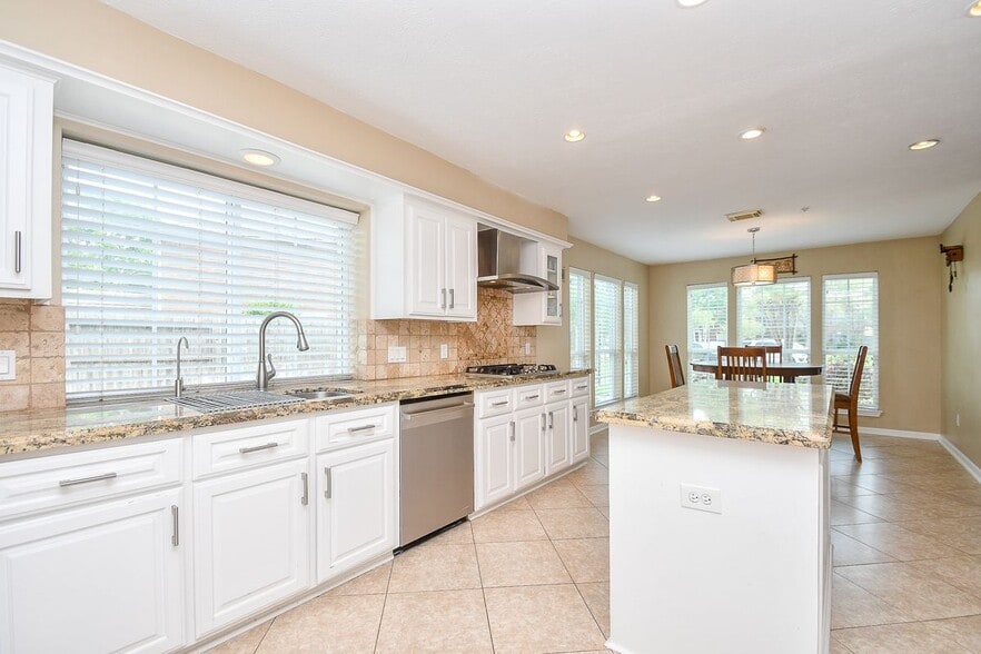 Primary Photo - 11 Stretford Ct