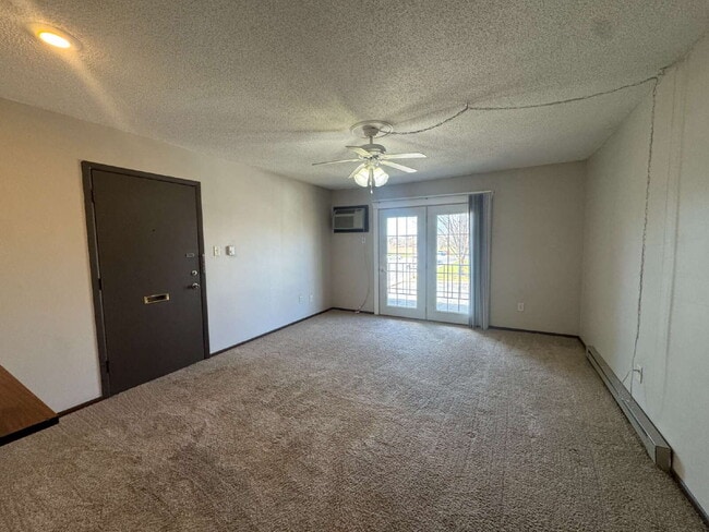 Building Photo - 2406 Marquette Rd